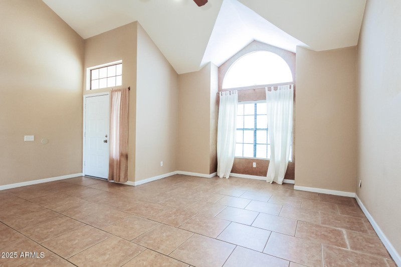 6-photo-Living-Room