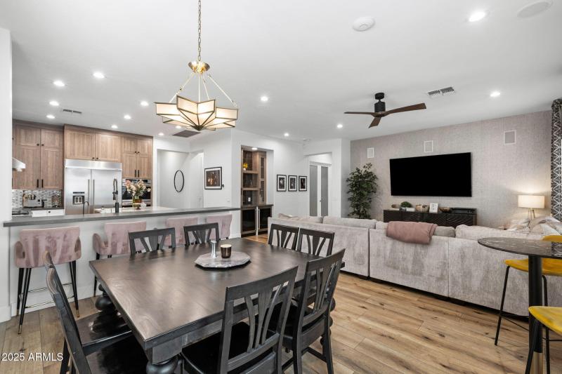 25__4636 E Carriage Ct