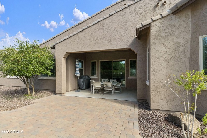 PAVERS TP COVERED PATIO