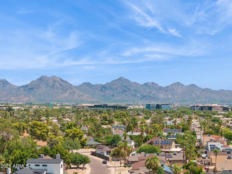 52-web-or-mls-16213-n-63rd-pl