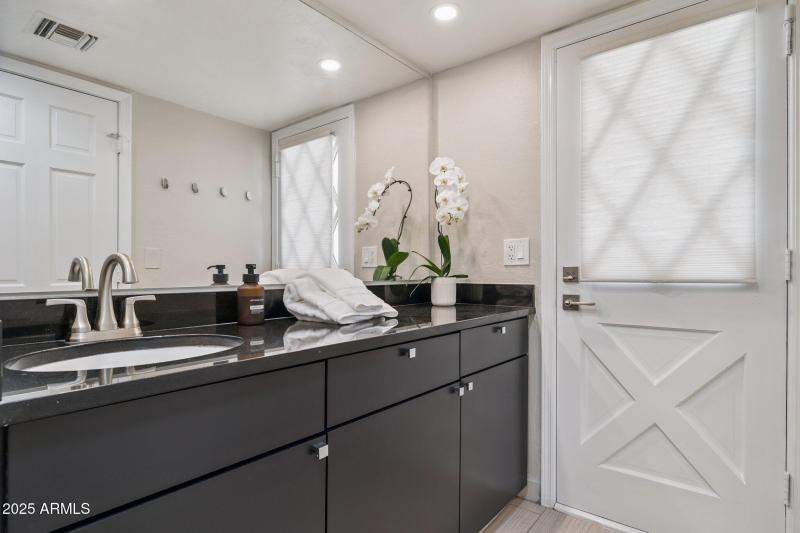 32-web-or-mls-16213-n-63rd-pl