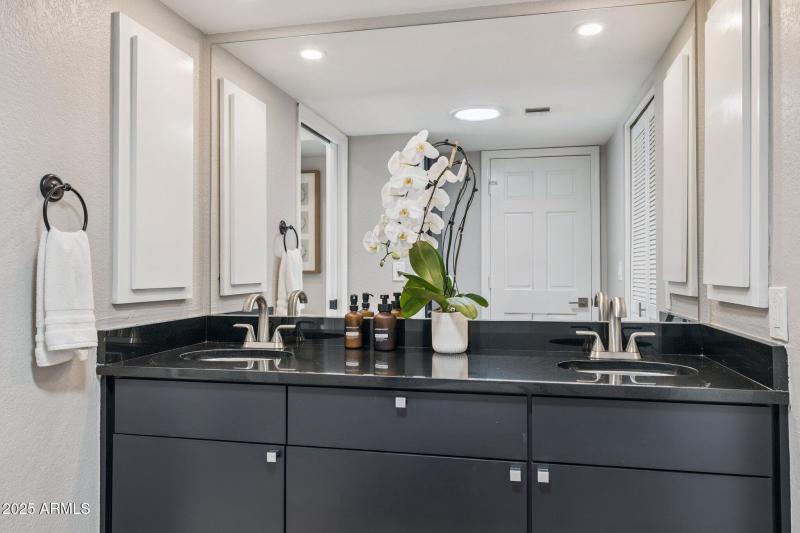 21-web-or-mls-16213-n-63rd-pl