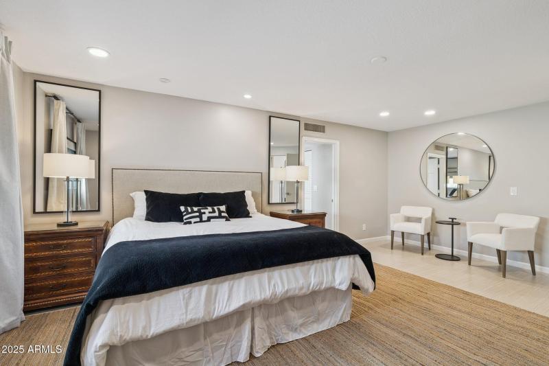 18-web-or-mls-16213-n-63rd-pl