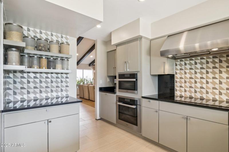 12-web-or-mls-16213-n-63rd-pl