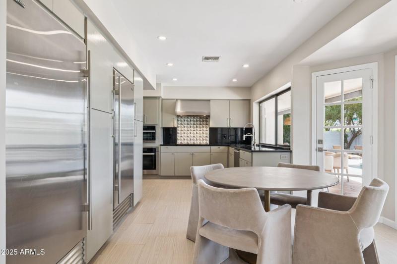 9-web-or-mls-16213-n-63rd-pl