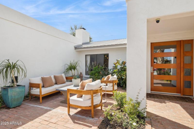 3-web-or-mls-16213-n-63rd-pl