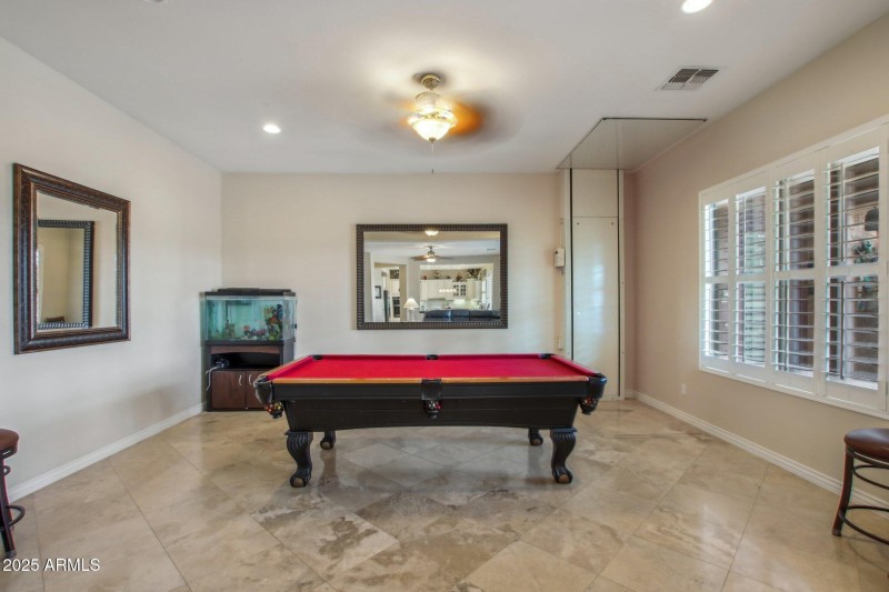 Additional living (elevator)