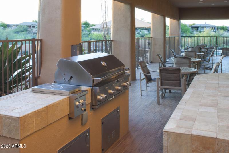 Grilling & outdoor dining space