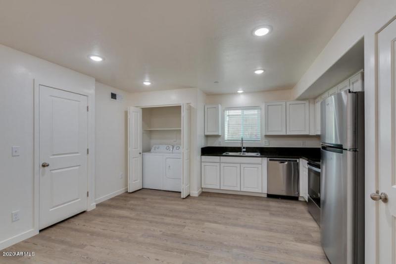 KITCHEN WITH WASHER AND DRYER FULL SIZE