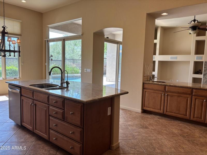 Island w/dining on left