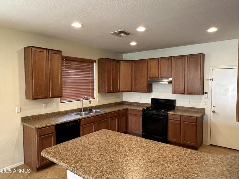 Kitchen appliances included