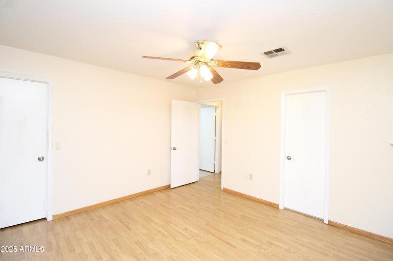 LARGE Secondary with Walk In Closet