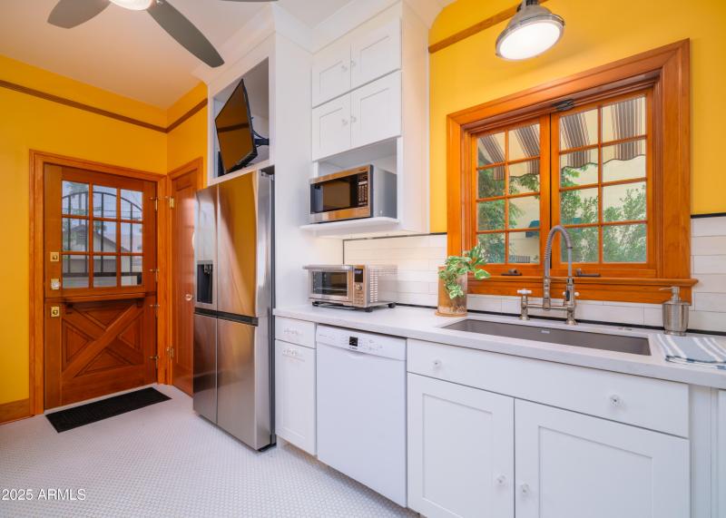 Outstanding Kitchen Features