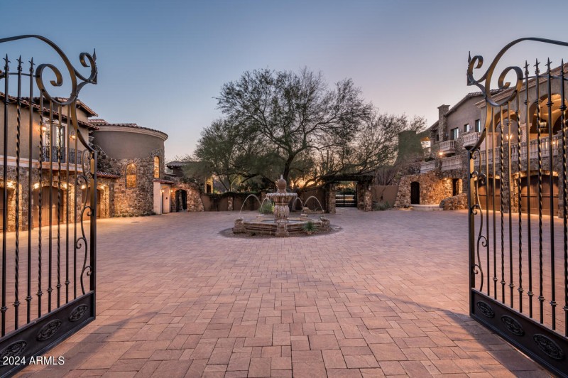 Inviting Circle Drive