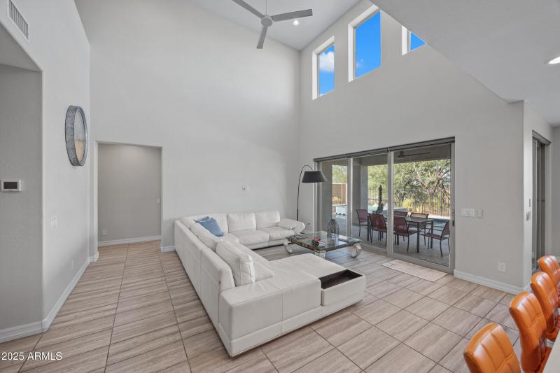 2423 N Beverly Pl-11