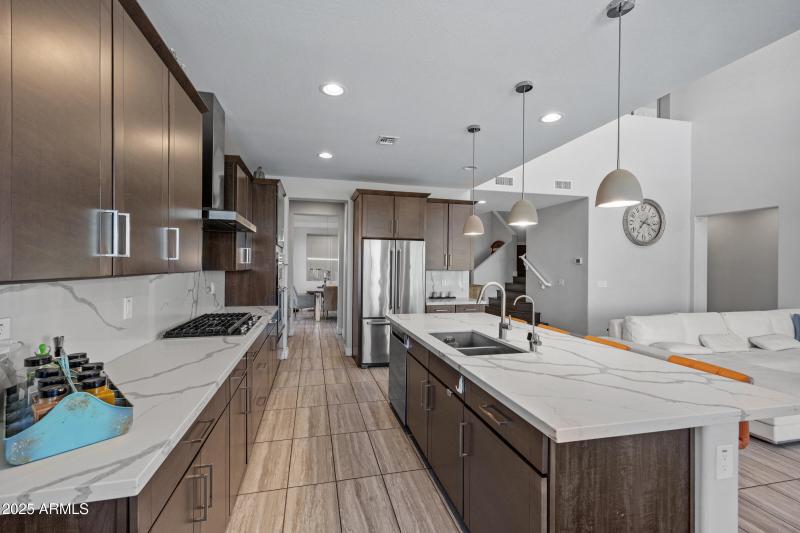 2423 N Beverly Pl-17