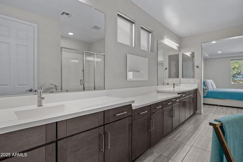 2423 N Beverly Pl-28