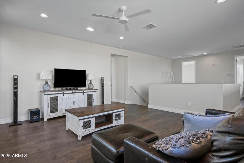 2423 N Beverly Pl-32