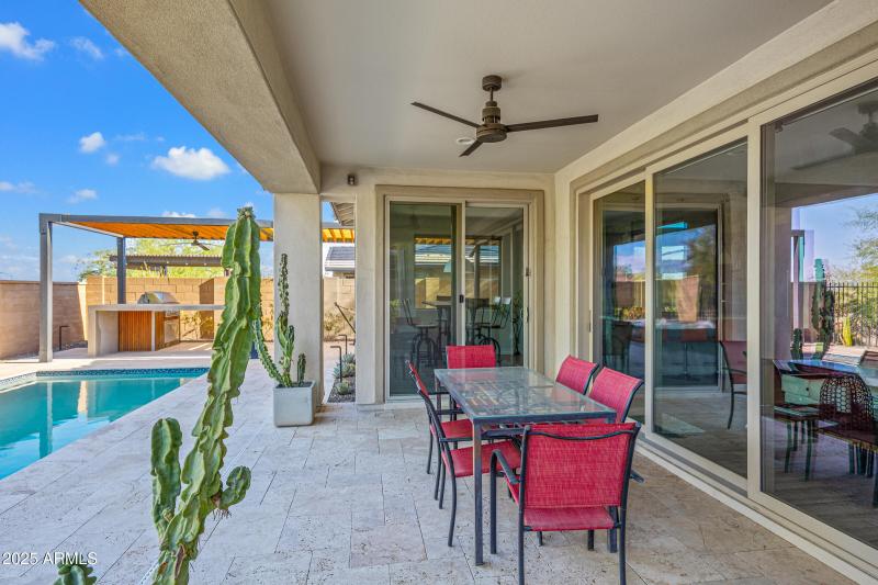 2423 N Beverly Pl-47