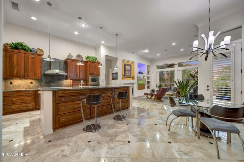 Open and Bright Kitchen/Living/Dining