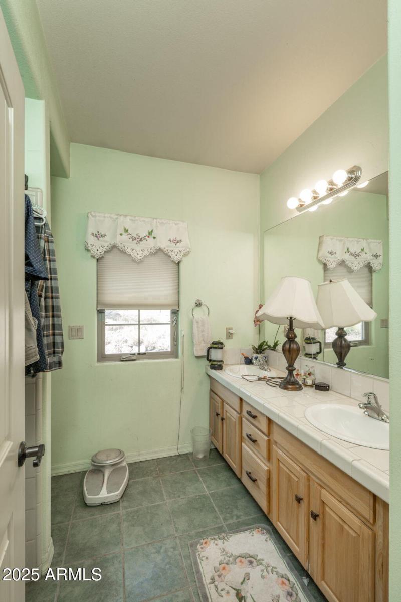 21-web-or-mls-35575-w-pale-moon-rd