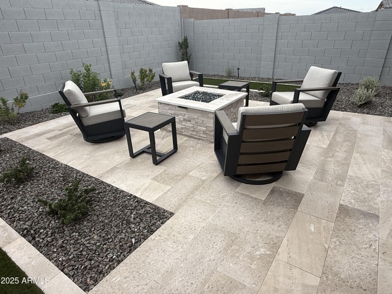 Elegant Fire Pit Lounge