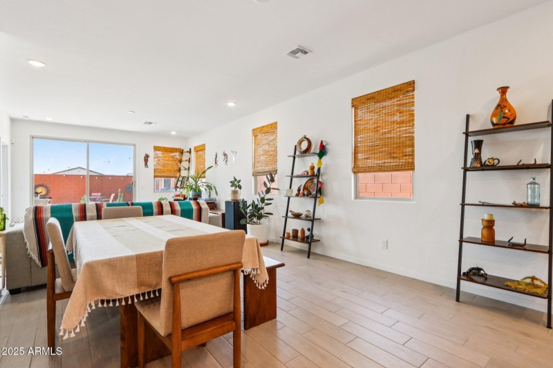 10-web-or-mls-W Sunland Dr-S0609-010