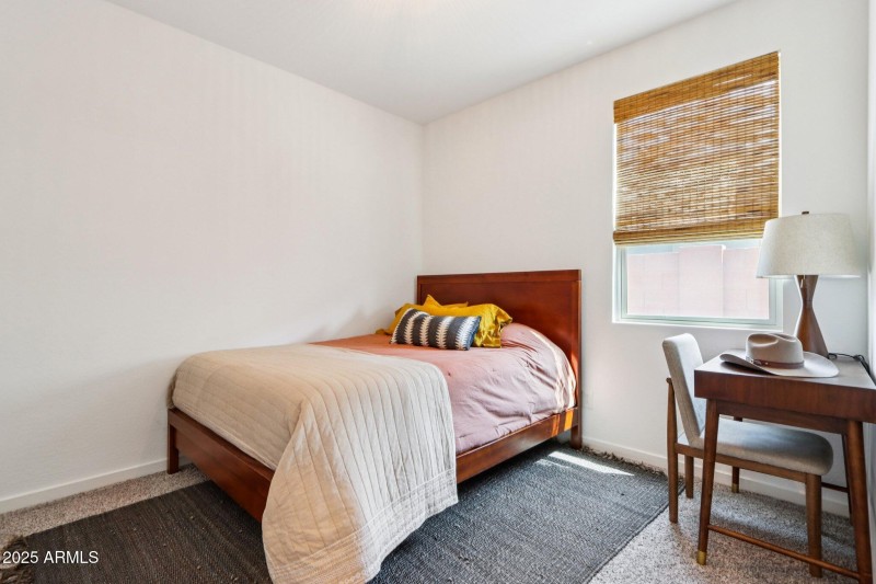 21-web-or-mls-W Sunland Dr-S0609-021