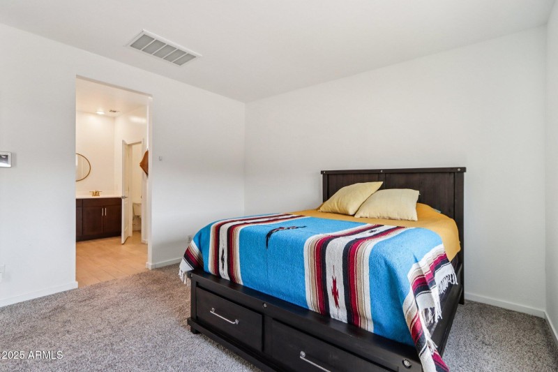 24-web-or-mls-W Sunland Dr-S0609-024