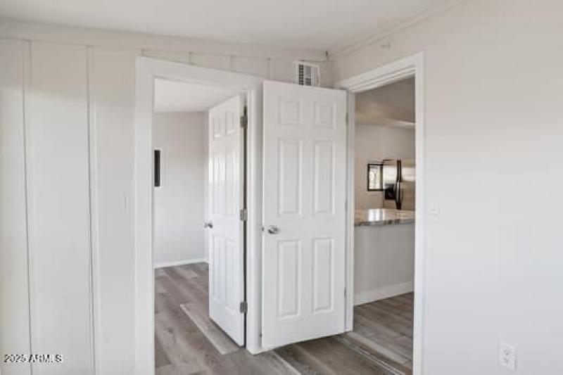 large-01991e3e-a249-73b3-971f-2f57803036