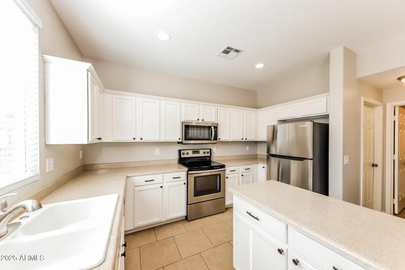 238808-photo-633e4299e9982