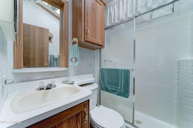 Step into the shower_no bathtub