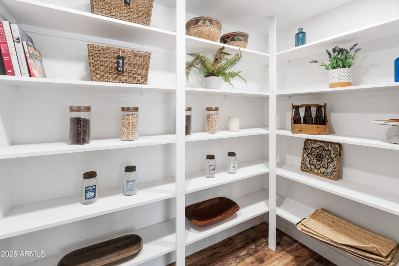 walk-in-pantry-butler