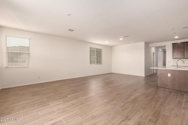 11 - Soft Wind 18253