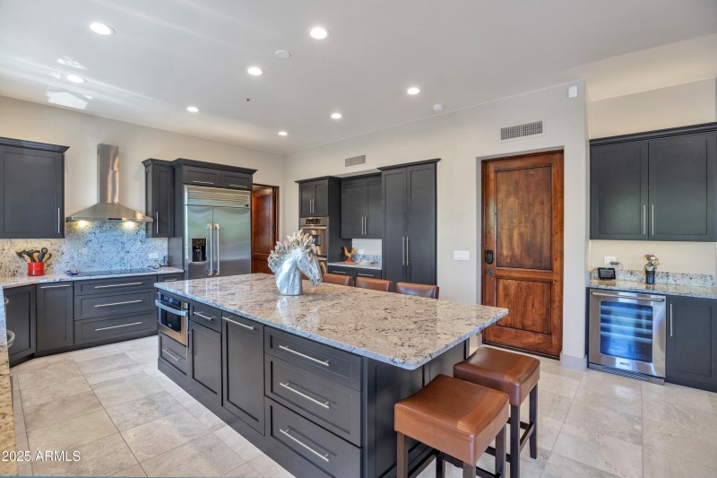 Spacious kitchen with breakfast bar