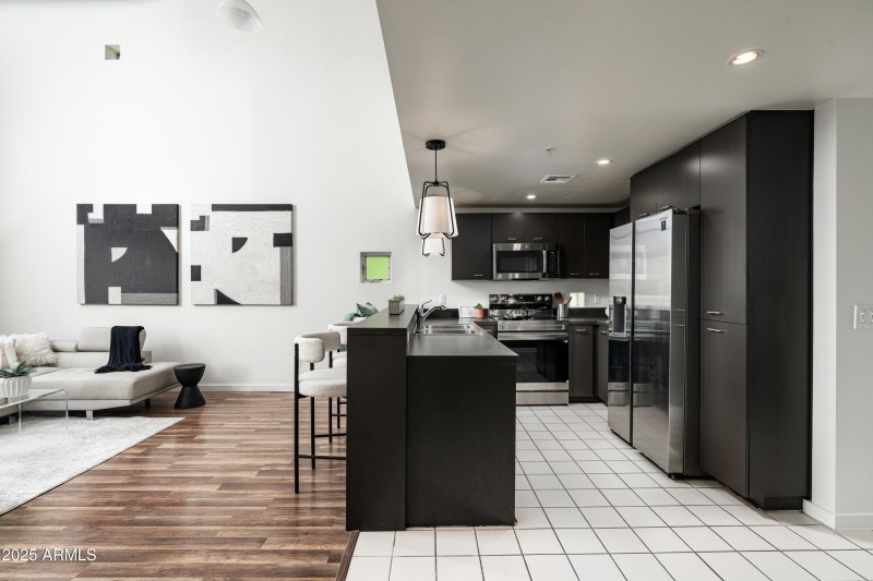 03-1111 W University Dr (3 of 37)