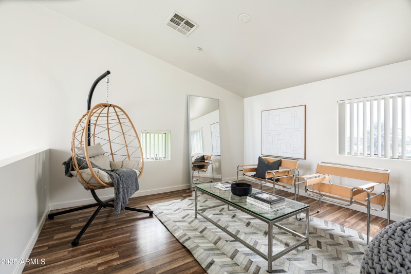 25-1111 W University Dr (25 of 37)