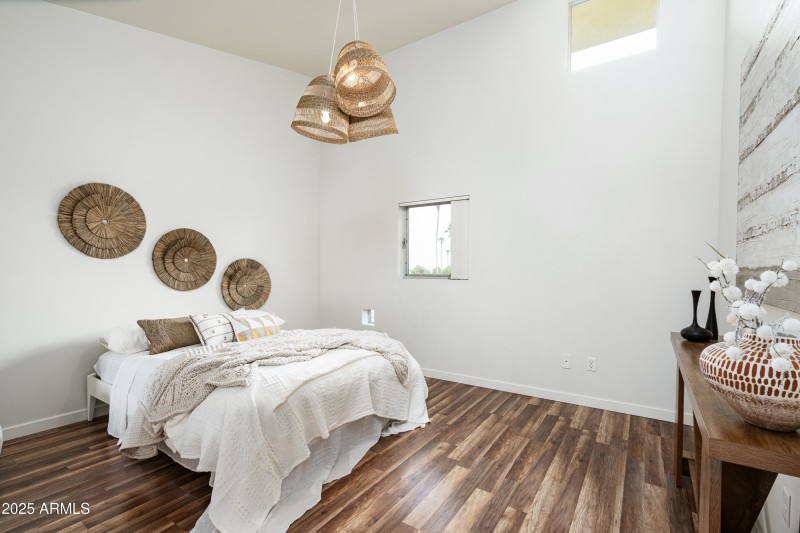 27-1111 W University Dr (27 of 37)