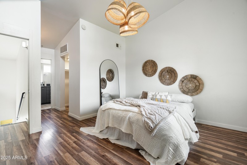 28-1111 W University Dr (28 of 37)