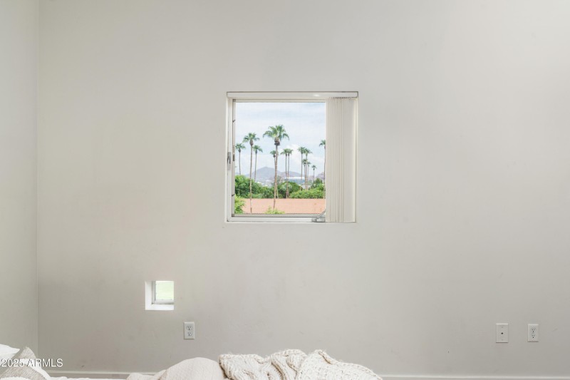 31-1111 W University Dr (31 of 37)