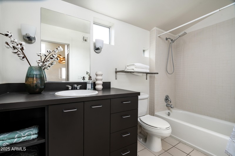 32-1111 W University Dr (32 of 37)