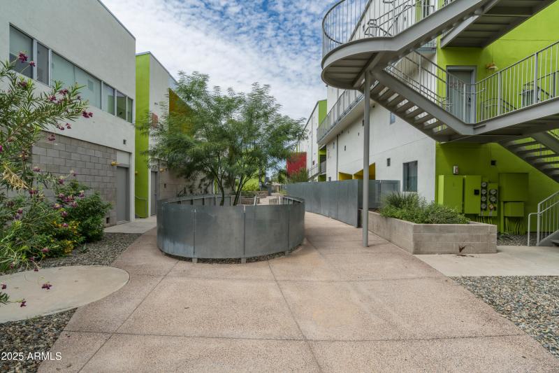 33-1111 W University Dr (33 of 37)