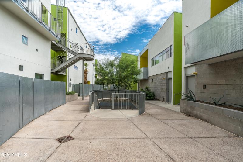 35-1111 W University Dr (35 of 37)