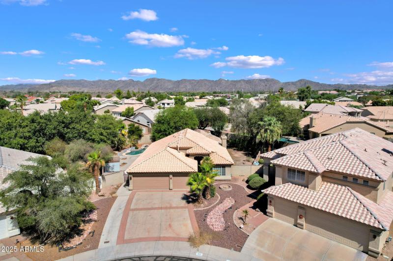 57-web-or-mls-4616-e-gold-poppy-way