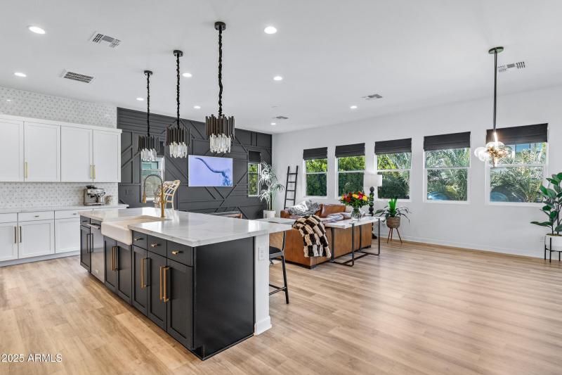 4030 W Serpentine Dr-8