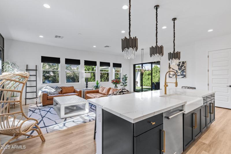 4030 W Serpentine Dr-11