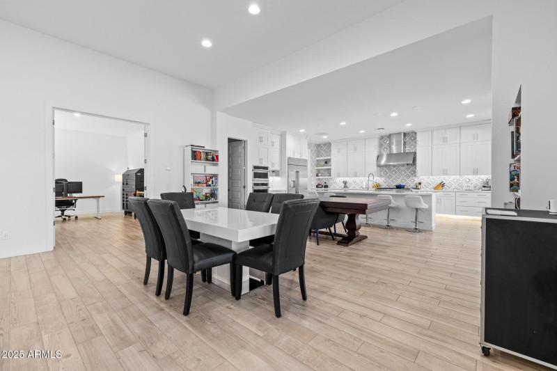 24)KITCHEN