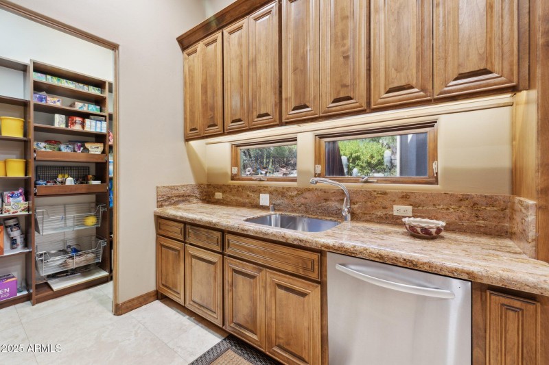 Butler Pantry & Storage