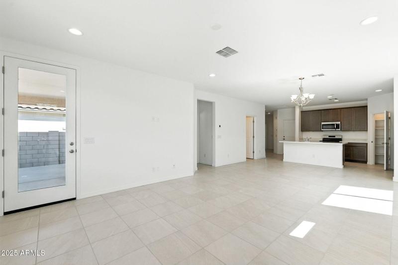 10-web-or-mls-Hilton-10 (3)