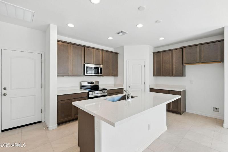 11-web-or-mls-Hilton-11 (2)